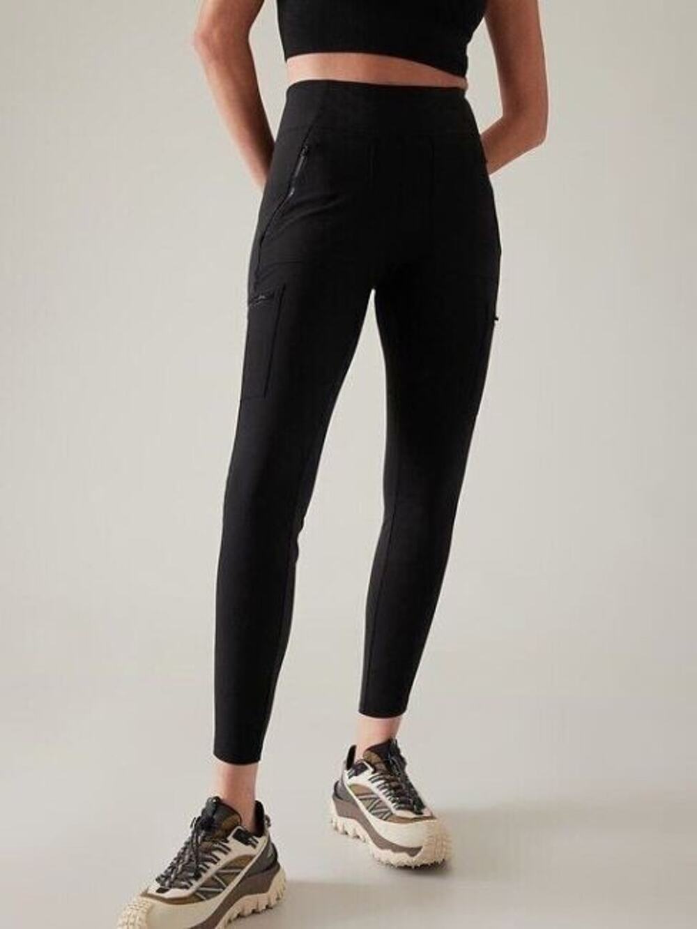 Athleta Headlands Hybrid High Rise Cargo Legging Size 8 in Black EUC